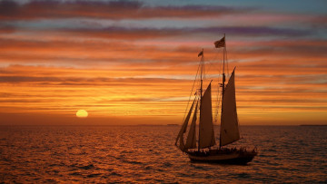 Картинка корабли парусники облака закат флаг водоем