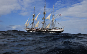 Картинка корабли парусники облака флаг водоем