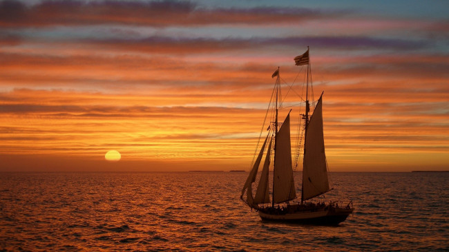 Обои картинки фото корабли, парусники, облака, закат, флаг, водоем