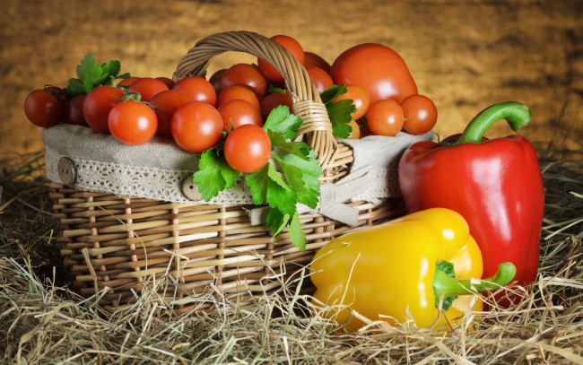 Обои картинки фото еда, натюрморт, перец, сено, паприка, томаты, корзина, помидоры, овощи