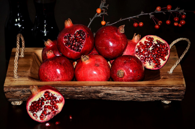 Обои картинки фото еда, гранат, ягоды, плоды, ветки