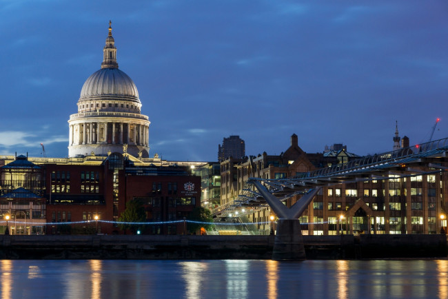 Обои картинки фото города, лондон , великобритания, освещение, здания, мост, водоем