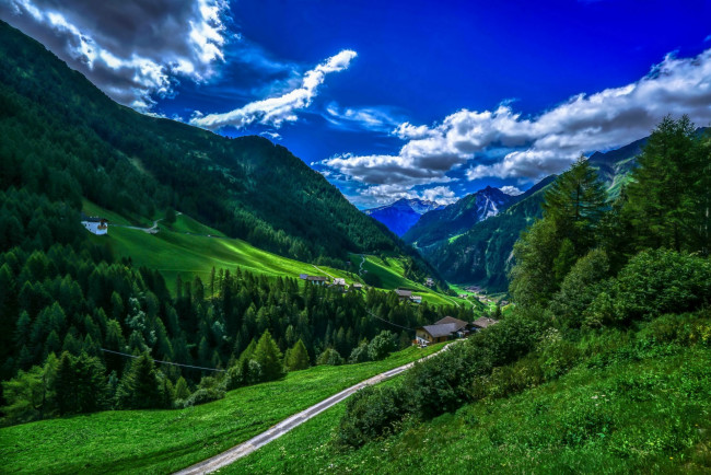 Обои картинки фото италия, природа, пейзажи, облака, горы, дорога, деревья, растения, постройки