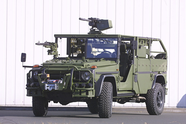 Обои картинки фото техника, военная техника, автомобиль, транспортное, средство, зеленый, военная, машина, оружие, джип, внедорожник