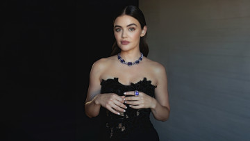 обоя lucy hale vogue germany 2024, девушки, lucy hale, карен, люсиль, люси, хейл, актриса, кино, кантри, певица, автор, песен, дизайнер, модель, нeмeцкий, выпуск, журнал, vogue