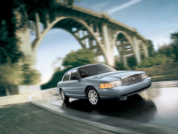 Обои картинки фото ford, crown, victoria, автомобили, мост, машина, дорога