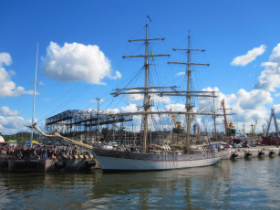 Картинка клайпедском порту корабли парусники