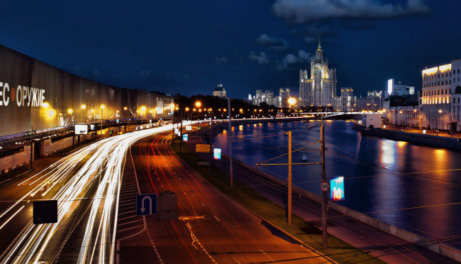 Обои картинки фото города, москва, россия, дорога, огни, москва-река