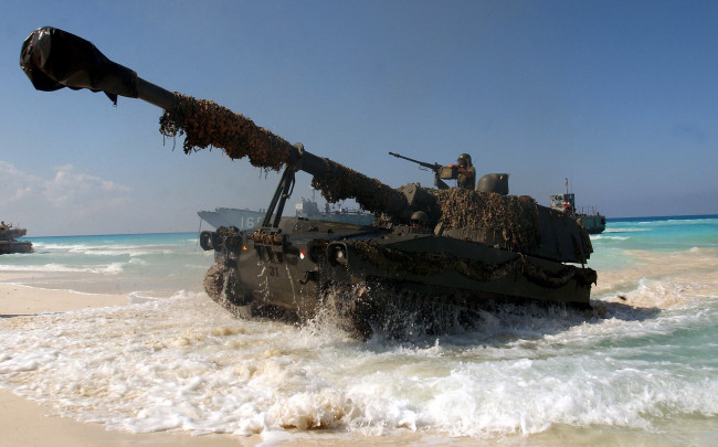 Обои картинки фото техника, военная, танк, море, сау, м109а6, палладин