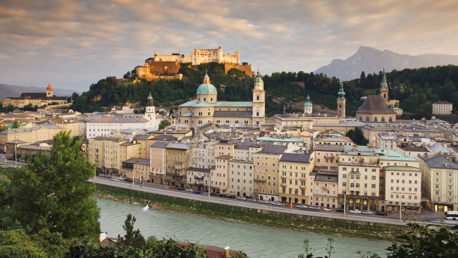 Обои картинки фото salzburg, austria, города, зальцбург, австрия, река, здания, franziskanerkirche, hohensalzburg, castle