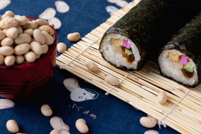 Обои картинки фото еда, рыба, морепродукты, суши, роллы, орехи