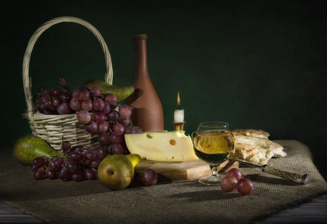 Обои картинки фото еда, натюрморт, бокал, лаваш, сыр, виноград, груша, свеча, бутылька