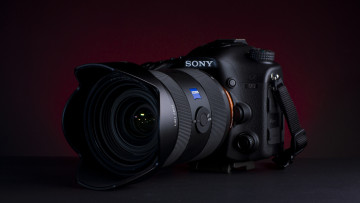 обоя sony a99 with carl zeiss sonnar, бренды, sony, объектив, фотокамера