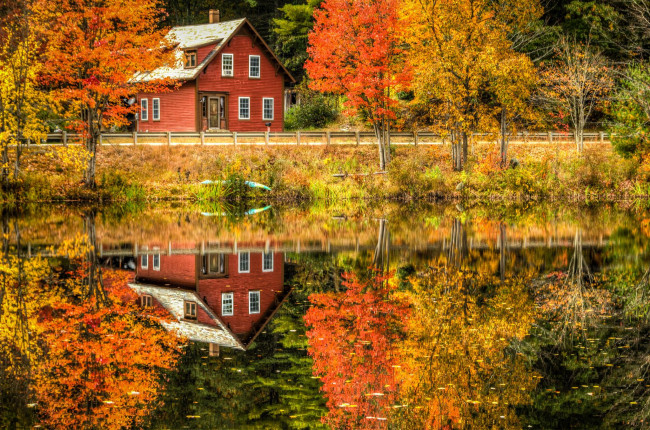 Обои картинки фото природа, реки, озера, осень, тишина, озеро, отражение, листья, парк, деревья, дом