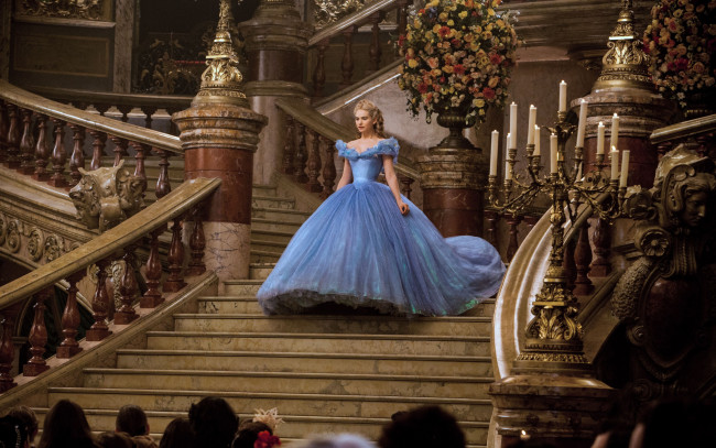 Обои картинки фото кино фильмы, cinderella , 2015, платье, lily, james, лили, джеймс, золушка, свечи, лестница, зал