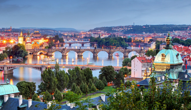 Обои картинки фото города, прага , Чехия, вечер, мосты, влтава, река