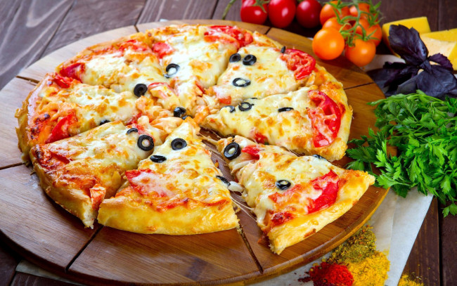 Обои картинки фото еда, пицца, маслины, томаты, помидоры