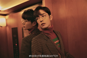 обоя мужчины, xiao zhan, актер, очки, пиджак, зеркало