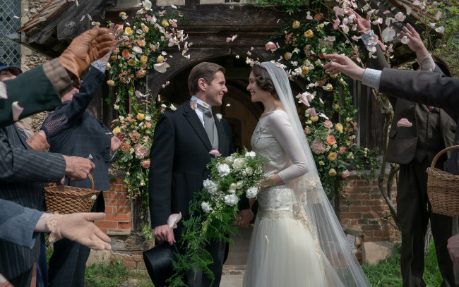 Обои картинки фото downton abbey,  a new era, кино фильмы, венчание, невеста, жених, цветы