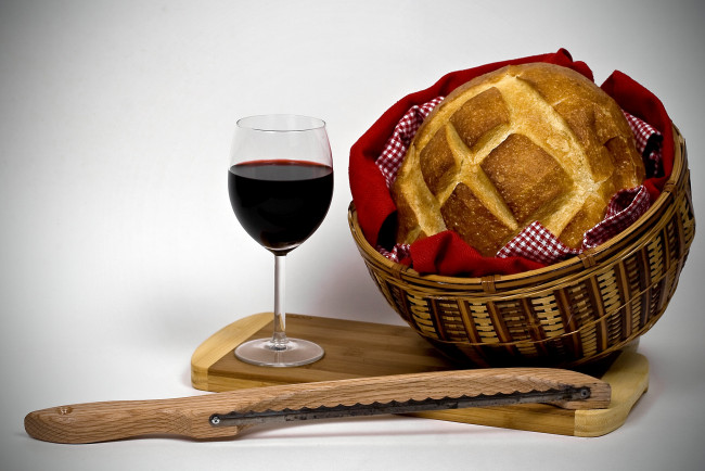 Обои картинки фото еда, напитки, вино, бокал, корзинка, хлеб, нож