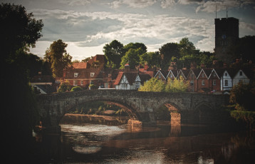 Картинка города мосты река домики