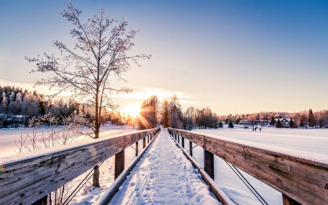 Обои картинки фото природа, зима, мост, снег, дома, деревья, поля