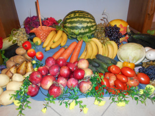 обоя натюрморт, еда, фрукты и овощи вместе, томаты, помидоры, капуста, яблоки, морковь, арбуз, виноград, бананы
