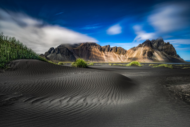 Обои картинки фото природа, горы, трава, пейзаж, исландия, пески, vestrahorn, вестрахорн