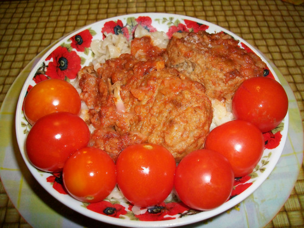 Обои картинки фото еда, мясо, котлеты, помидоры, томаты