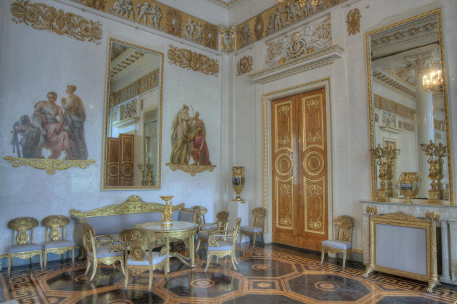 Обои картинки фото интерьер, дворцы, музеи, зал, комната, музей, роспись, стол, стулья