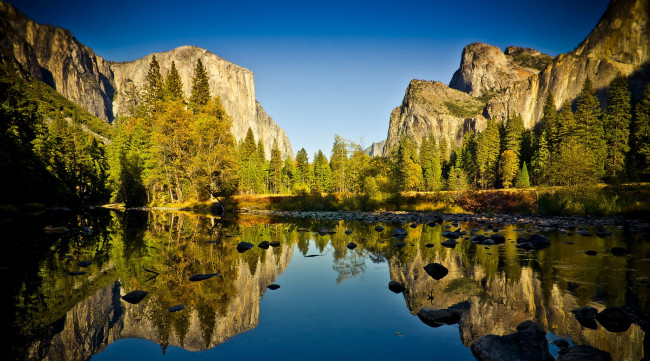 Обои картинки фото природа, реки, озера, горы, скалы, камни, лес, река, осень, краски
