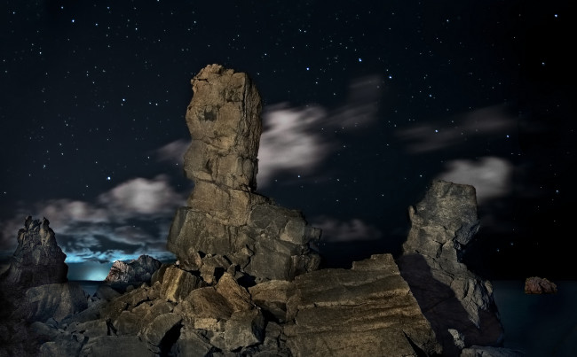Обои картинки фото природа, камни, минералы, облака, звезды, небо, скалы