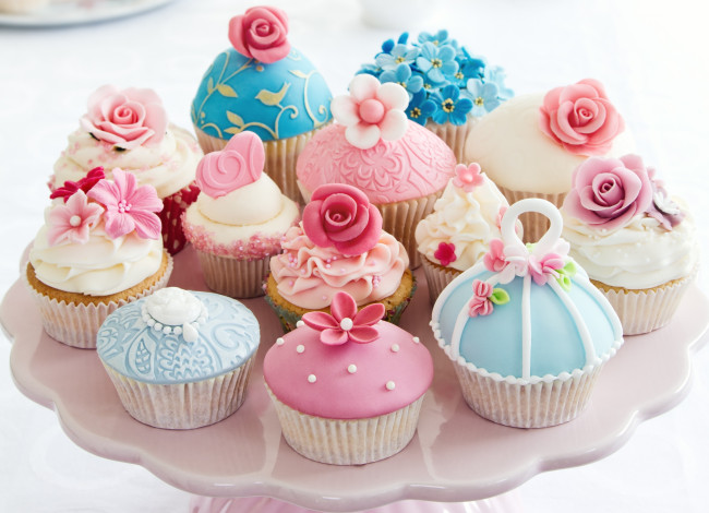 Обои картинки фото еда, пирожные, кексы, печенье, формы, крем, десерт, цветы, сердечко