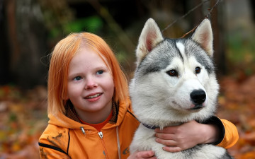 Картинка разное дети девочка рыжая куртка собака