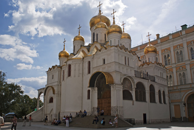 Обои картинки фото благовещенский, собор, города, москва, россия, облака, деревья
