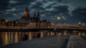 обоя города, амстердам , нидерланды, мост, канал, собор, ночь