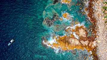 Картинка природа моря океаны скалистый пляж лодка вид с воздуха фотография дрона гонконг