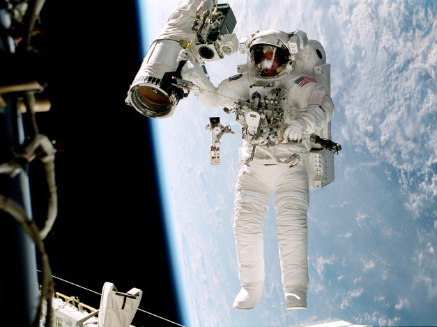 Обои картинки фото космос, астронавты, космонавты