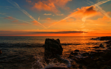 Картинка природа восходы закаты багровый фон закат горизонт камни океан