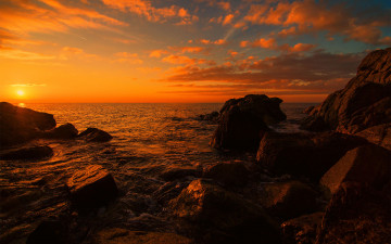 Картинка природа восходы закаты океан багровый фон камни закат горизонт