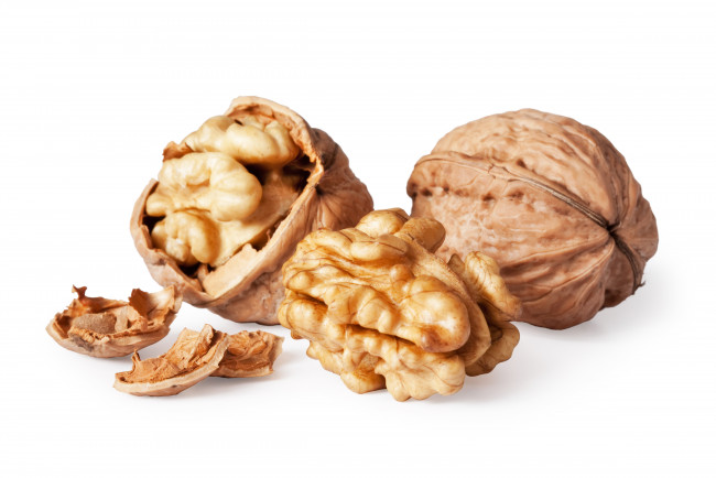 Обои картинки фото walnuts, еда, орехи, каштаны, грецкие, скорлупа, ядро