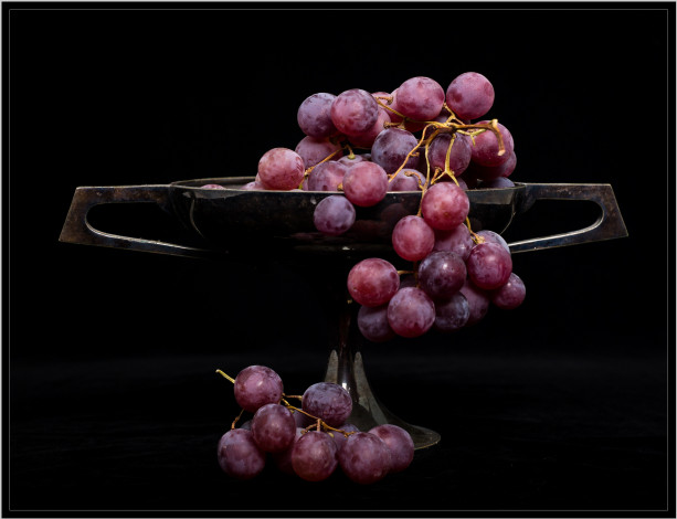 Обои картинки фото еда, виноград, ваза