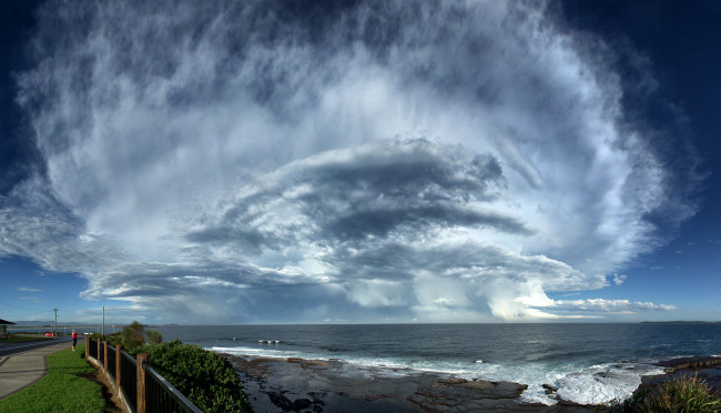 Обои картинки фото природа, облака, океан, побережье, горизонт, облако