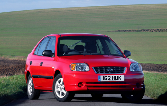 Обои картинки фото автомобили, hyundai, accent, 5-door, uk-spec, красный