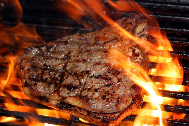 Обои картинки фото еда, шашлык,  барбекю, мясо, пламя, огонь