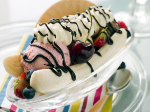 Картинка еда мороженое +десерты сливки банан вишня