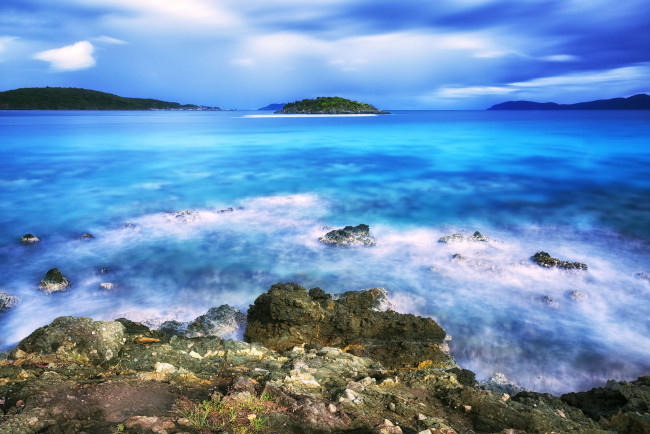 Обои картинки фото природа, побережье, остров, деревья, капли, камни, пляж, вода