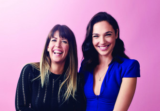 обоя gal gadot and patty jenkins 2017, девушки, gal gadot, галь, гадот, модель, пэтти, дженкинс, gal, gadot, режиссер, patty, jenkins, 2017, celebrities, актриса