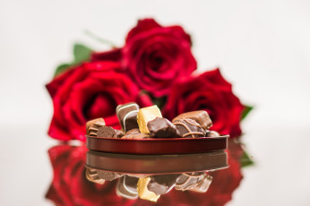 Картинка еда конфеты +шоколад +сладости ассорти розы