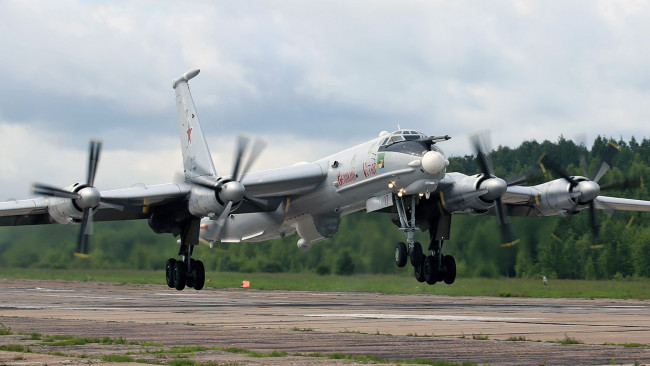 Обои картинки фото авиация, боевые самолёты, ту142мп, великий, устюг, противолодочный, вмф, россии